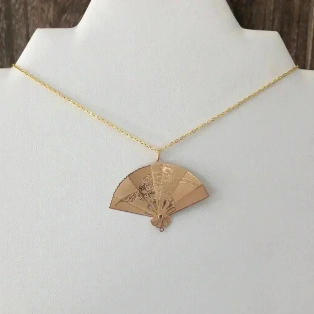 Gold Tone Asian Style Dragon Fan Necklace NWT
